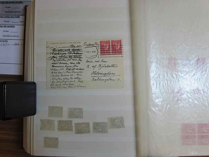 0007 (38).JPG -     Lote:    7      Ceres      Lotes Especiais       Descrição:         1924/26 &mdash; Ceres. Novas taxas e cores. Colecção em classificador, com selos novos e usados, simples e em múltiplos. Série em quadras, Variedades de clichés e erros. Inclui 7 provas e 37 exemplares, entre cartas e postais ilustrados, em todas as taxas, com excepção dos valores de 10E e 20E. 95% dos selos novos em excelente estado sem sinal de charneira. Todas as cartas de grande qualidade e em bom estado de conservação. Acompanham muitos desenhos de autoria de Eduardo Silva. Valor de catálogo dos selos novos de &euro; 32.000,00.        Lote       Valor Base:     &euro; 8.000,00     Valor Venda:     &euro; 8.000,00     